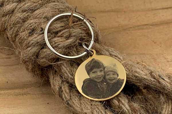 Schlüsselanhänger mit Fotogravur rund gold glänzend Muster 1
