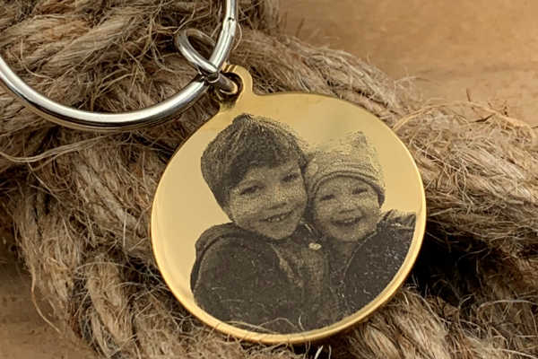 Schlüsselanhänger mit Fotogravur rund gold glänzend Muster 3