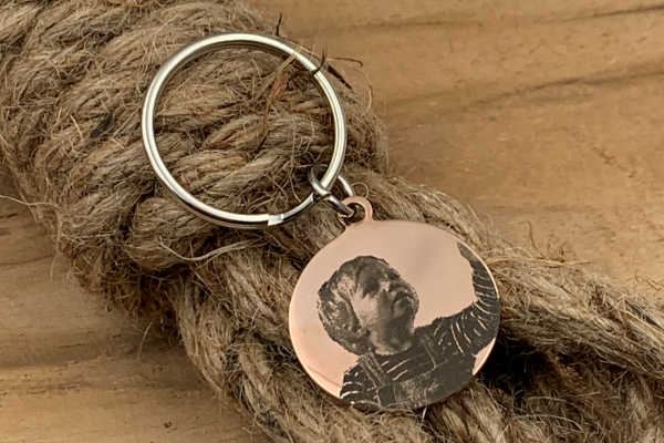 Schlüsselanhänger mit Fotogravur rund rosé glänzend Muster 1