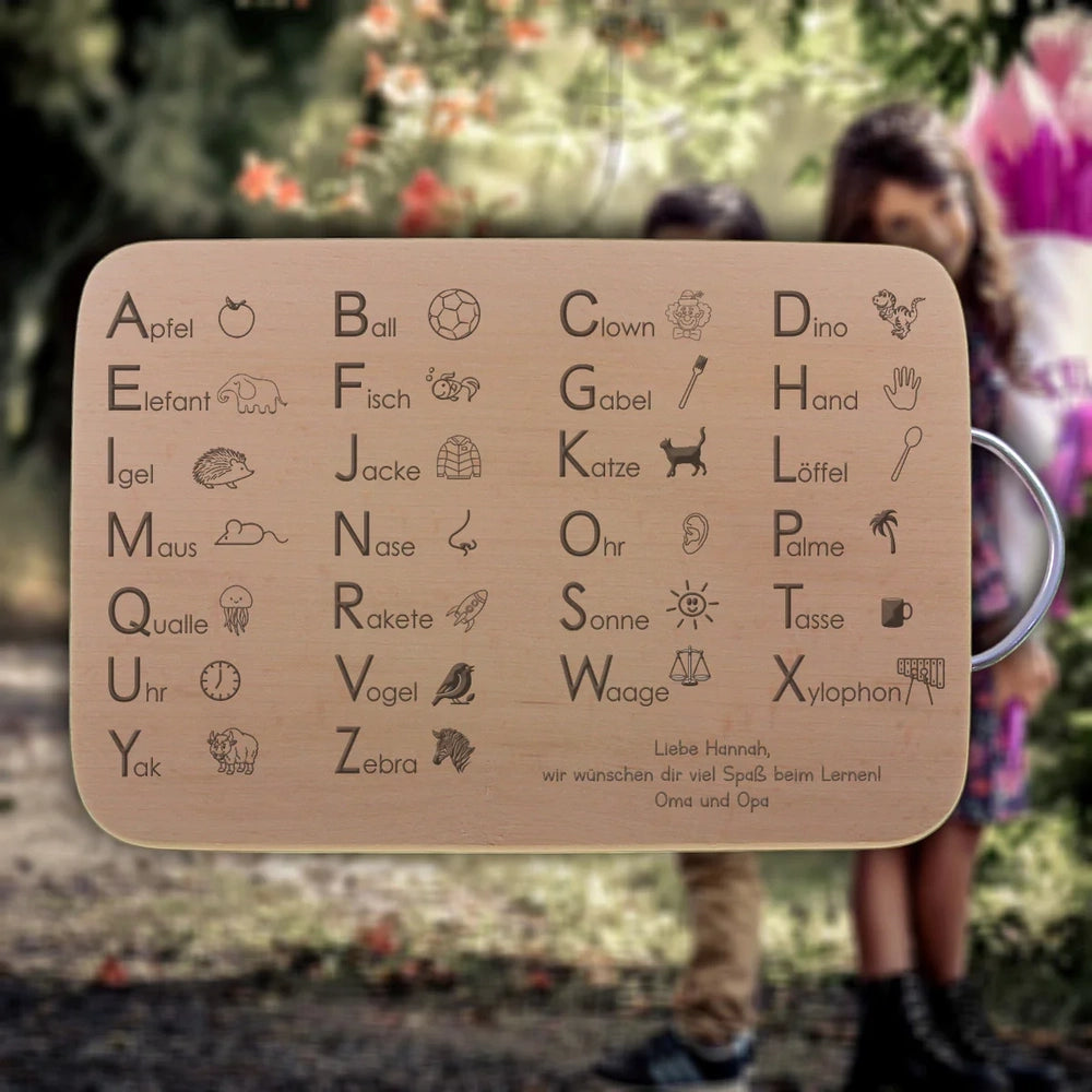 Personalisiertes ABC Frühstücksbrettchen aus Buchenholz | Lernbrett mit Alphabet, Wunschname & Wunschtext | Geschenk zur Einschulung