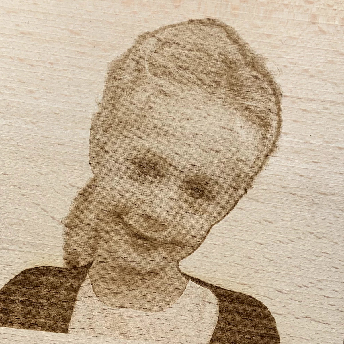 Personalized Engraved Cutting Board – Your Own Photo & Text | Beechwood with Metal Handle