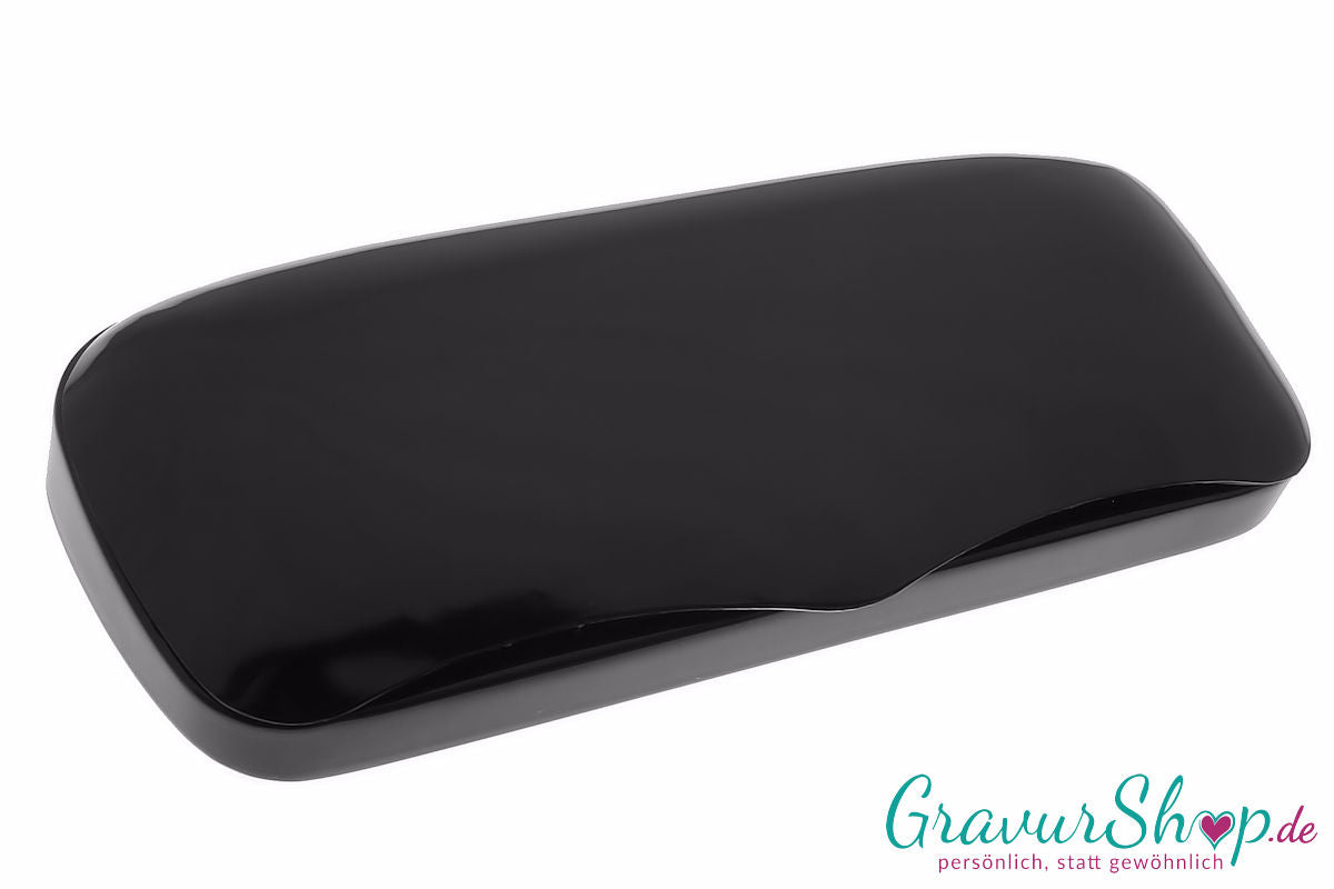 Großes Brillenetui 11 aus schwarz lackiertem Metall, im Etui – personalisierbar mit deinem Namen