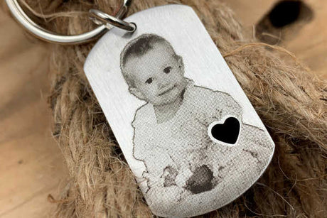 Schlüsselanhänger mit Fotogravur DogTag Edelstahl silber Matt klein Herz Nila 2
