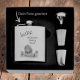 Flachmann Set (210 ml) mit Fotogravur | Dein Foto graviert | inkl. Geschenkbox + Trichter + 2 Pinnchen