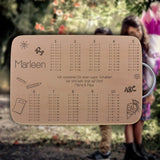 Personalisiertes Frühstücksbrettchen mit kleinem 1x1 | Einschulungsgeschenk aus Buchenholz mit Wunschname & Wunschtext