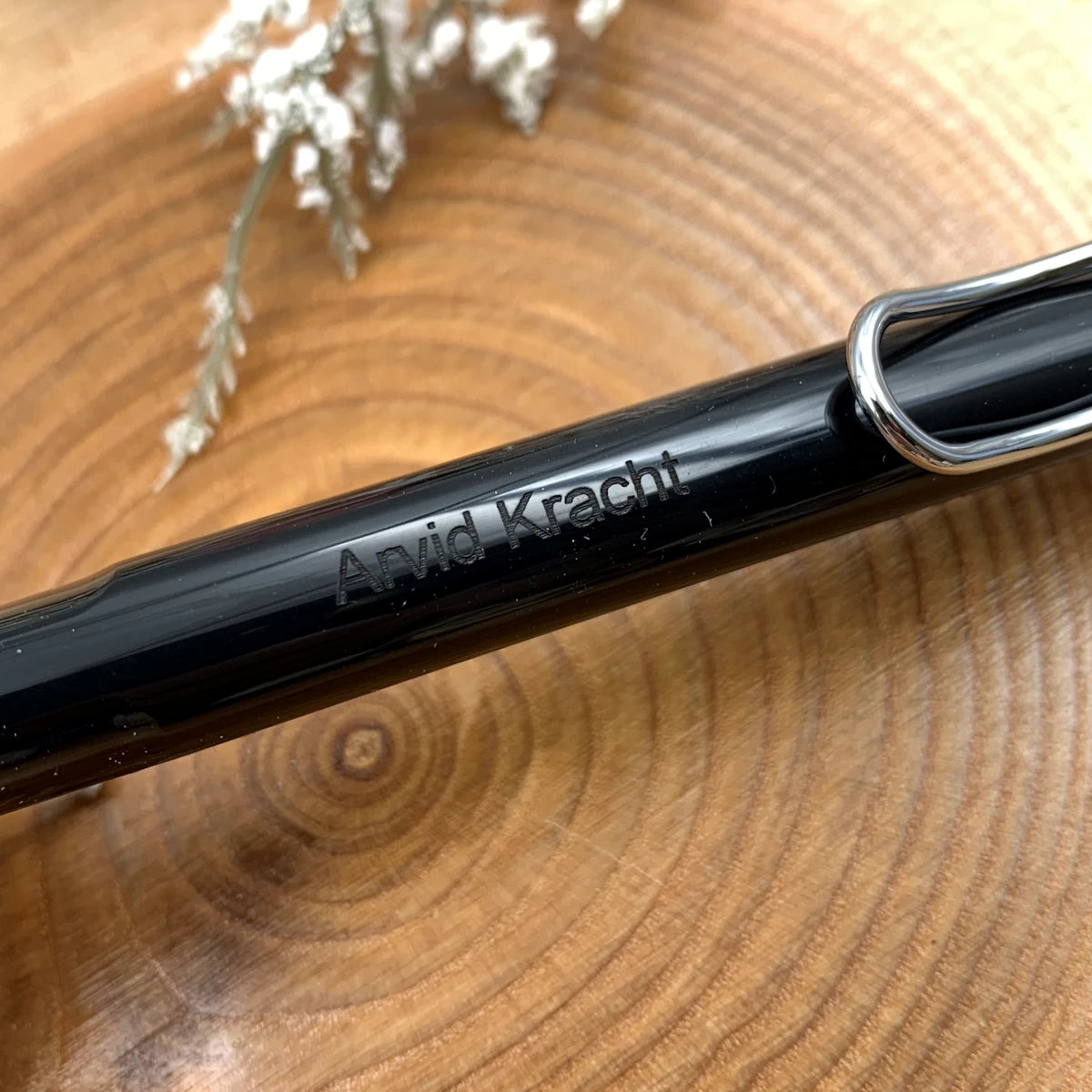 lamy-safari-kugelschreiber-personalisiert-gravur-namen-arvid