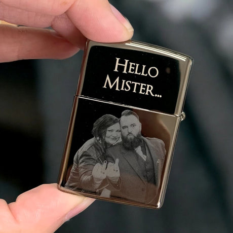 Zippo mit Fotogravur | Personalisiertes Sturmfeuerzeug mit deinem Bild | High Polish Black Ebony