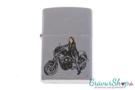Zippo Biker Girl in Chrome Brushed mit Druck – gratis graviert